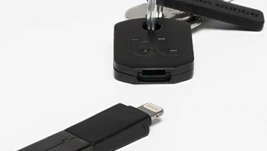 Nyckelring med USB-till-Lightning-adapter för iPhone 5 och iPad 4 samt iPad mini